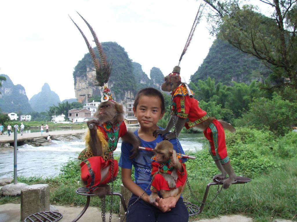 Yangshuo Moon Resort Hotel Bagian luar foto