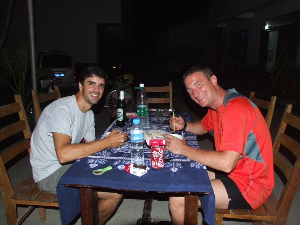 Yangshuo Moon Resort Hotel Bagian luar foto