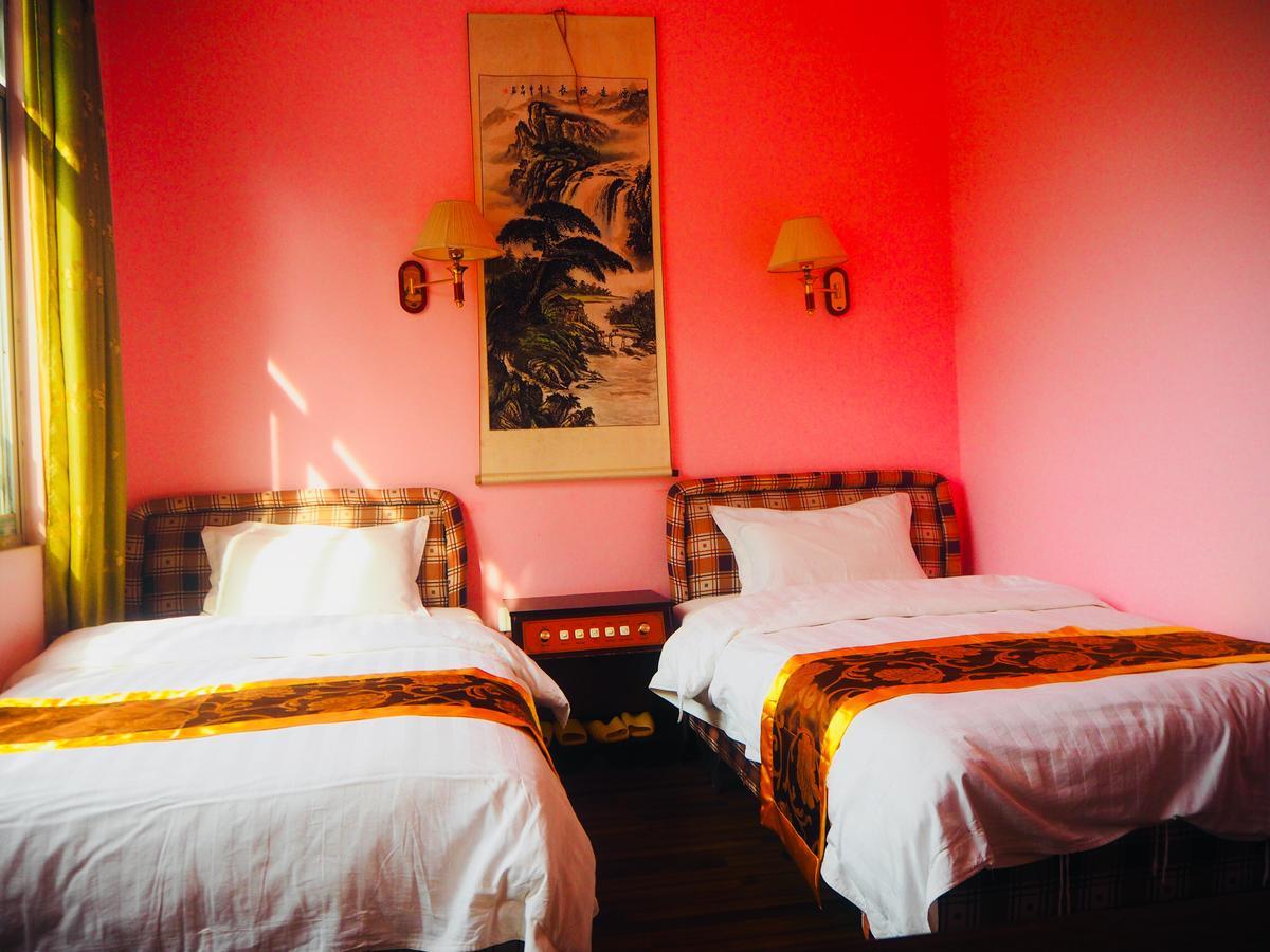 Yangshuo Moon Resort Hotel Bagian luar foto